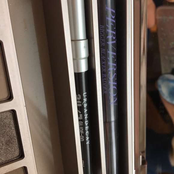 Naked On the Run by Urban Decay (Limited Edition) - Picture 3 of 5